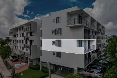 Condo in Miami Beach, Florida, 2 bedrooms  № 1938745 - photo 18