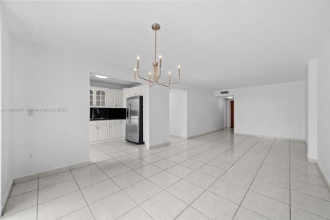 Condominio en venta en Miami Beach, Florida, 2 dormitorios, 105.72 m2 № 1938745 - foto 4