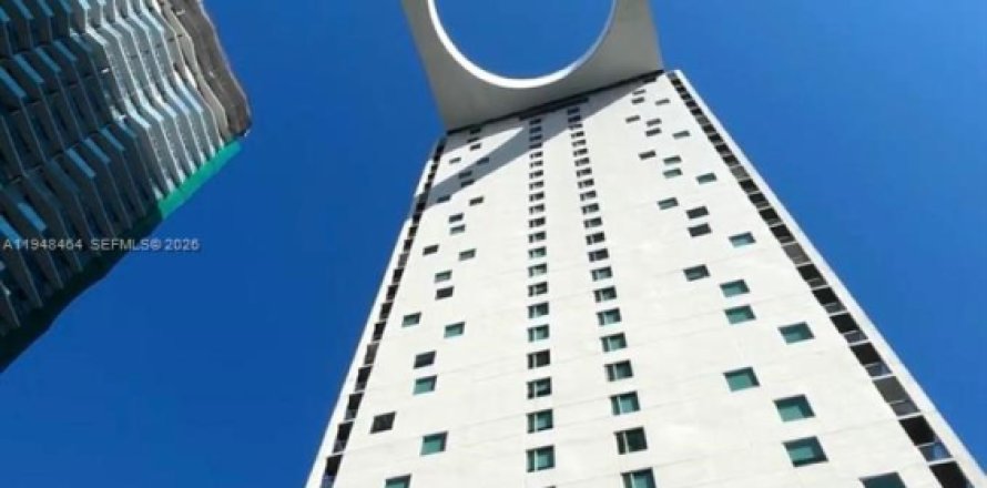 Apartment in Miami, Florida 1 bedroom, 68.56 sq.m. № 2005478