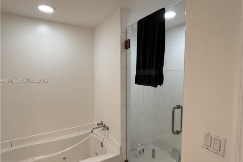 Apartment in Miami, Florida 1 bedroom, 68.56 sq.m. № 2005478 - photo 16