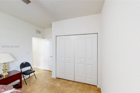 Villa ou maison à vendre à Miami, Floride: 4 chambres, 251.11 m2 № 2024540 - photo 30