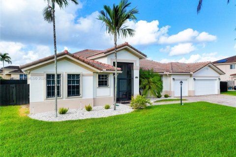 Villa ou maison à vendre à Miami, Floride: 4 chambres, 251.11 m2 № 2024540 - photo 3