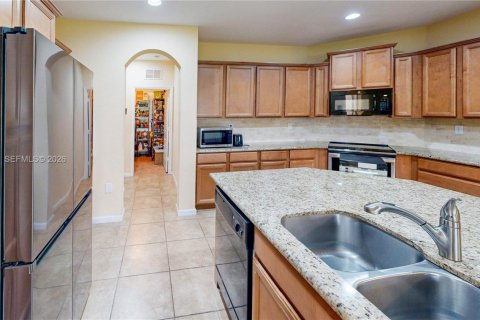 Villa ou maison à vendre à Miami, Floride: 4 chambres, 251.11 m2 № 2024540 - photo 17