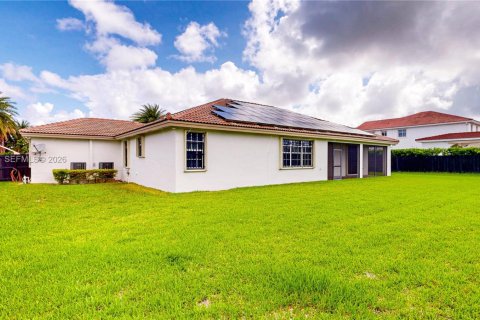 Villa ou maison à vendre à Miami, Floride: 4 chambres, 251.11 m2 № 2024540 - photo 2