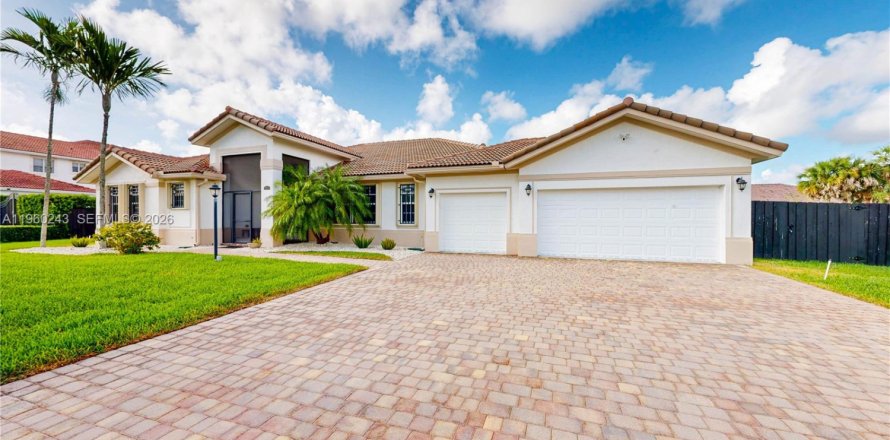 Villa ou maison à Miami, Floride 4 chambres, 251.11 m2 № 2024540