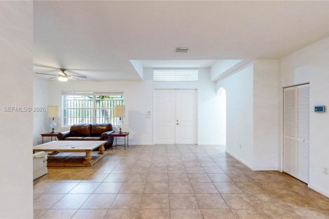Villa ou maison à vendre à Miami, Floride: 4 chambres, 251.11 m2 № 2024540 - photo 12