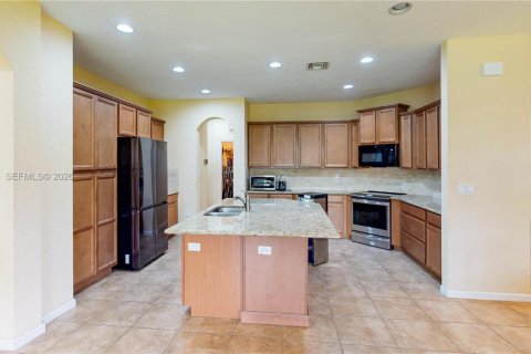 Villa ou maison à vendre à Miami, Floride: 4 chambres, 251.11 m2 № 2024540 - photo 16