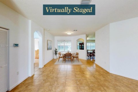 Villa ou maison à vendre à Miami, Floride: 4 chambres, 251.11 m2 № 2024540 - photo 8