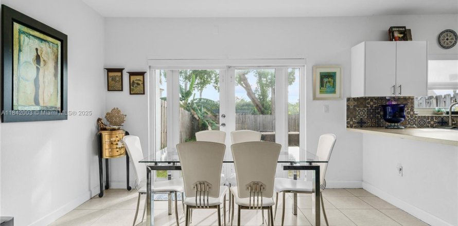 Touwnhouse à Miami, Floride 3 chambres, 127.09 m2 № 1834351