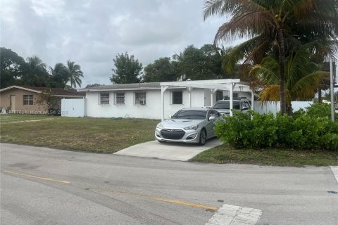 House in Fort Lauderdale, Florida 3 bedrooms, 103.68 sq.m. № 1708303 - photo 4