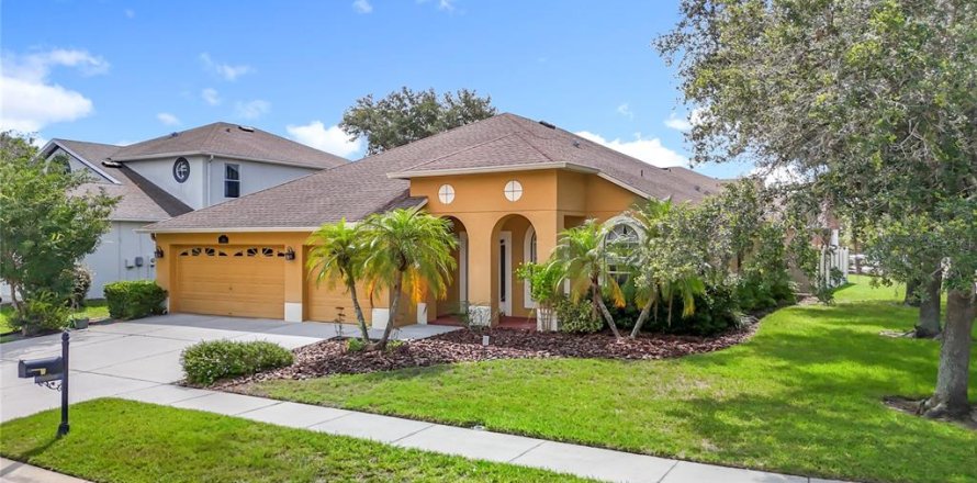 House in Land O' Lakes, Florida 4 bedrooms, 219.81 sq.m. № 1785436