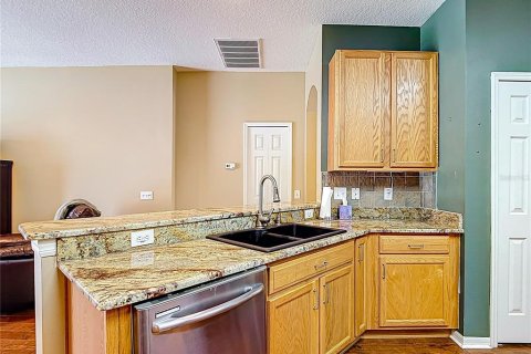 House in Land O' Lakes, Florida 4 bedrooms, 219.81 sq.m. № 1785436 - photo 10