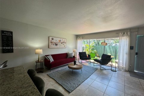 Apartment in West Palm Beach, Florida 2 bedrooms, 74.32 sq.m. № 1937405 - photo 2