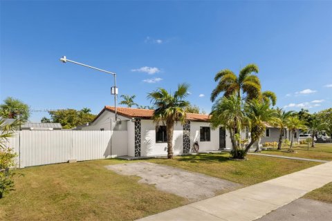 Villa ou maison à vendre à Homestead, Floride: 3 chambres, 179.86 m2 № 1825908 - photo 2