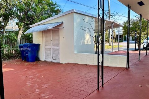 House in Wilton Manors, Florida 2 bedrooms, 169.83 sq.m. № 2031828 - photo 14