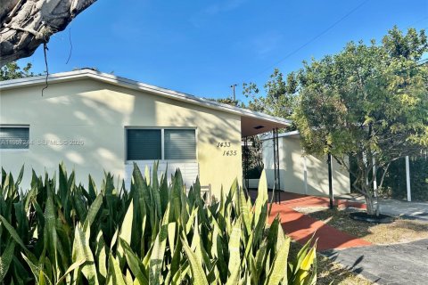 House in Wilton Manors, Florida 2 bedrooms, 169.83 sq.m. № 2031828