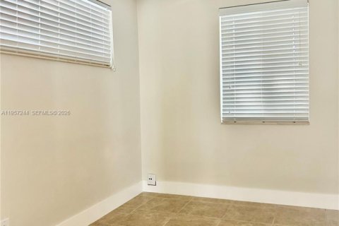 House in Wilton Manors, Florida 2 bedrooms, 169.83 sq.m. № 2031828 - photo 4