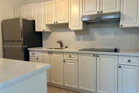 House in Wilton Manors, Florida 2 bedrooms, 169.83 sq.m. № 2031828 - photo 5