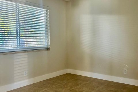 House in Wilton Manors, Florida 2 bedrooms, 169.83 sq.m. № 2031828 - photo 8