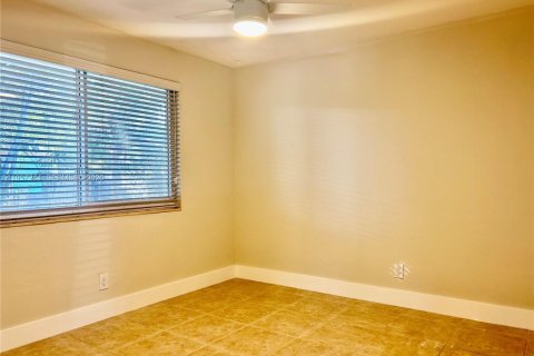 House in Wilton Manors, Florida 2 bedrooms, 169.83 sq.m. № 2031828 - photo 10