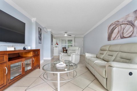 Copropriété à louer à Miami, Floride: 2 chambres, 83.61 m2 № 1976775 - photo 5
