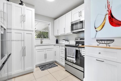 Copropriété à louer à Miami, Floride: 2 chambres, 83.61 m2 № 1976775 - photo 3