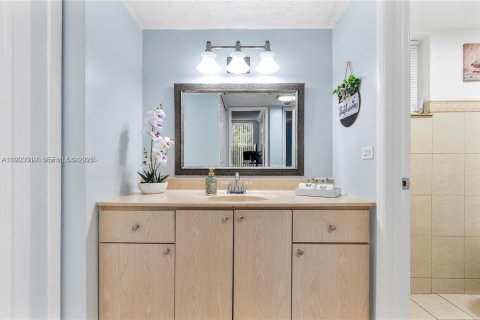 Copropriété à louer à Miami, Floride: 2 chambres, 83.61 m2 № 1976775 - photo 11