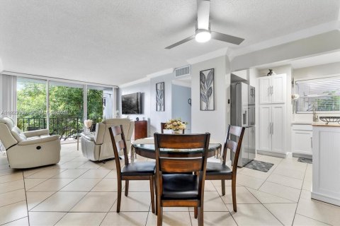 Copropriété à louer à Miami, Floride: 2 chambres, 83.61 m2 № 1976775 - photo 2