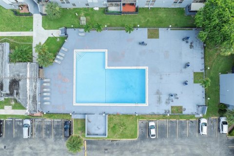 Copropriété à louer à Miami, Floride: 2 chambres, 83.61 m2 № 1976775 - photo 16