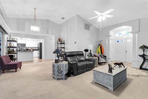 House in New Port Richey, Florida 3 bedrooms, 189.52 sq.m. № 1916003 - photo 6