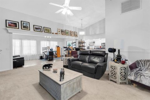 House in New Port Richey, Florida 3 bedrooms, 189.52 sq.m. № 1916003 - photo 8