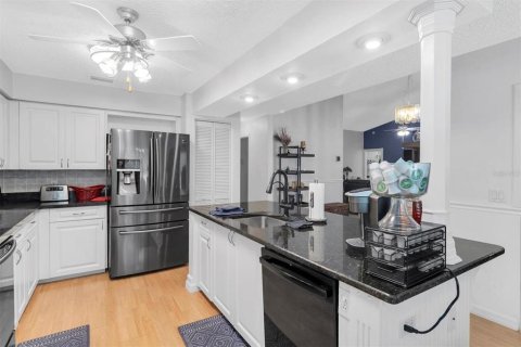 House in New Port Richey, Florida 3 bedrooms, 189.52 sq.m. № 1916003 - photo 12
