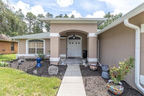 House in New Port Richey, Florida 3 bedrooms, 189.52 sq.m. № 1916003 - photo 4