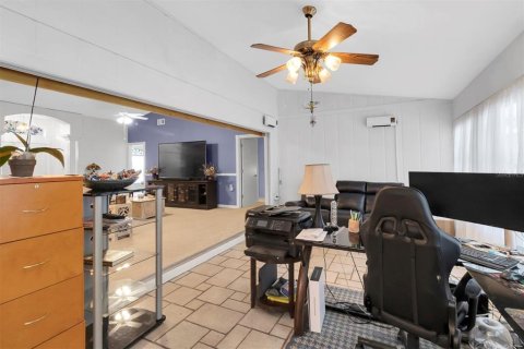 House in New Port Richey, Florida 3 bedrooms, 189.52 sq.m. № 1916003 - photo 15