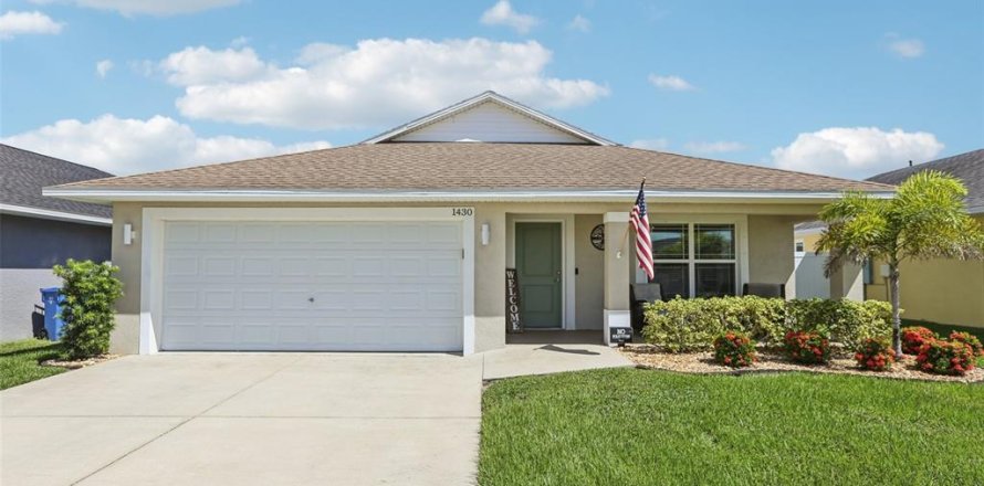 House in Ruskin, Florida 3 bedrooms, 133.97 sq.m. № 1919591