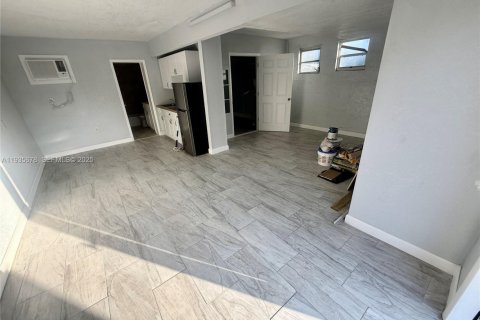 House in Fort Lauderdale, Florida 1 bedroom, 353.31 sq.m. № 1993989 - photo 8