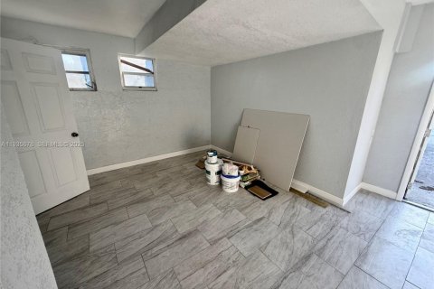 House in Fort Lauderdale, Florida 1 bedroom, 353.31 sq.m. № 1993989 - photo 6