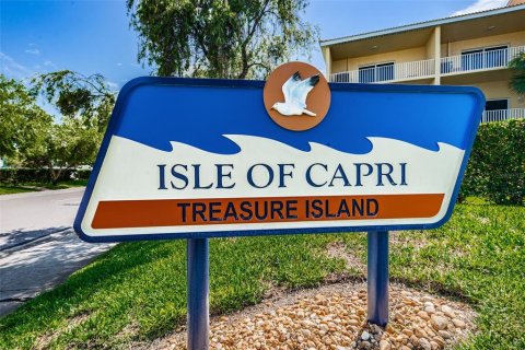 Townhouse in Treasure Island, Florida 3 bedrooms, 206.89 sq.m. № 1918428 - photo 23