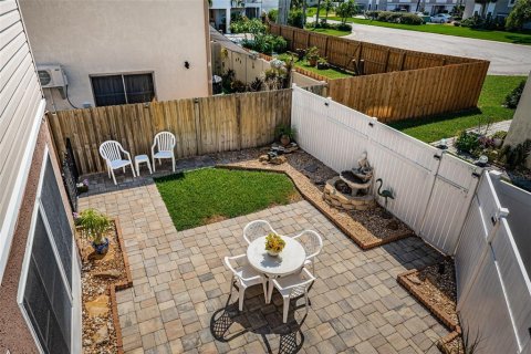 Townhouse in Treasure Island, Florida 3 bedrooms, 206.89 sq.m. № 1918428 - photo 22