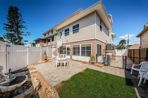 Townhouse in Treasure Island, Florida 3 bedrooms, 206.89 sq.m. № 1918428 - photo 21