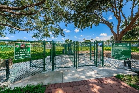 Townhouse in Treasure Island, Florida 3 bedrooms, 206.89 sq.m. № 1918428 - photo 29