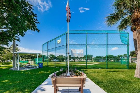 Townhouse in Treasure Island, Florida 3 bedrooms, 206.89 sq.m. № 1918428 - photo 28