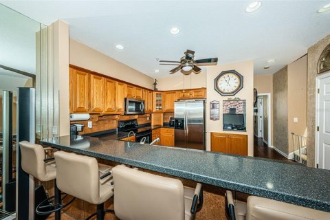 Townhouse in Treasure Island, Florida 3 bedrooms, 206.89 sq.m. № 1918428 - photo 8