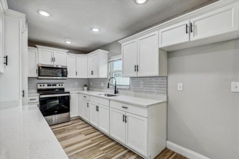 House in Apollo Beach, Florida 2 bedrooms, 83.98 sq.m. № 1689920 - photo 7