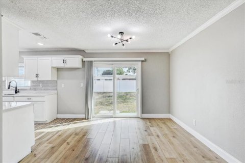House in Apollo Beach, Florida 2 bedrooms, 83.98 sq.m. № 1689920 - photo 9