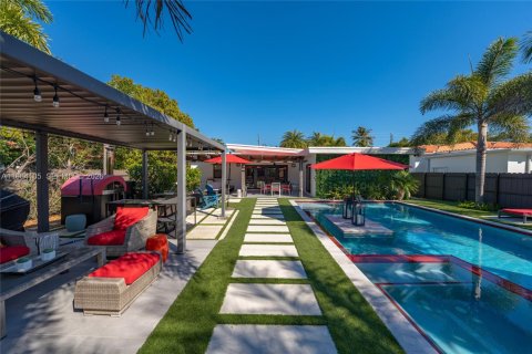 Villa ou maison à louer à Miami Beach, Floride: 3 chambres, 176.14 m2 № 2026739 - photo 19