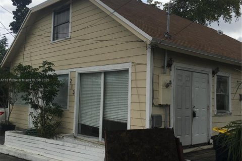 House in Dania Beach, Florida 4 bedrooms № 1766857 - photo 1