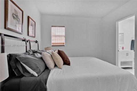 Villa ou maison à louer à Miami, Floride: 3 chambres, 88.26 m2 № 2031421 - photo 10