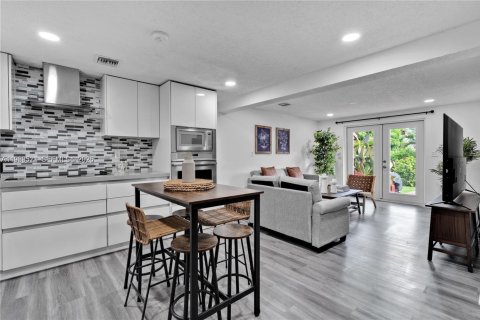 Villa ou maison à louer à Miami, Floride: 3 chambres, 88.26 m2 № 2031421 - photo 5