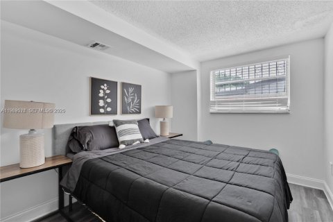 Villa ou maison à louer à Miami, Floride: 3 chambres, 88.26 m2 № 2031421 - photo 13